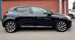 2020 Renault Clio 1.5 Iconic Blue Dci 85 in Black — image 4