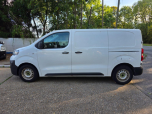 2018 Peugeot Expert 2.0 Bluehdi 1400 Professional Standard Panel Van Mwb Euro 6 (s/s) 6dr in Orange — image 6