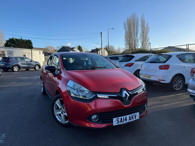 2014 Renault Clio 1.2 16v Dynamique Medianav Euro 5 5dr in Red — image 1