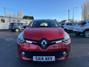 2014 Renault Clio 1.2 16v Dynamique Medianav Euro 5 5dr in Red — image 2