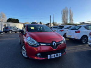2014 Renault Clio 1.2 16v Dynamique Medianav Euro 5 5dr in Red — image 4