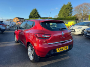 2014 Renault Clio 1.2 16v Dynamique Medianav Euro 5 5dr in Red — image 5