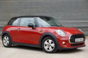 2016 MINI Hatch 1.5 Cooper 3-Door Hatch in Red — image 3