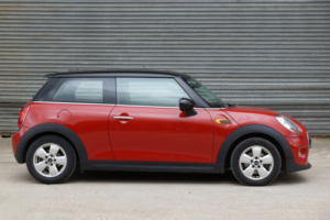 2016 MINI Hatch 1.5 Cooper 3-Door Hatch in Red — image 5