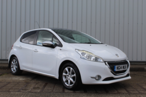 2014 Peugeot 208 1.2 Vti Style in White — image 2