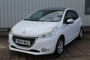2014 Peugeot 208 1.2 Vti Style in White — image 3