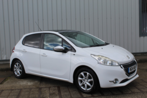 2014 Peugeot 208 1.2 Vti Style in White — image 4