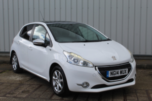 2014 Peugeot 208 1.2 Vti Style in White — image 6