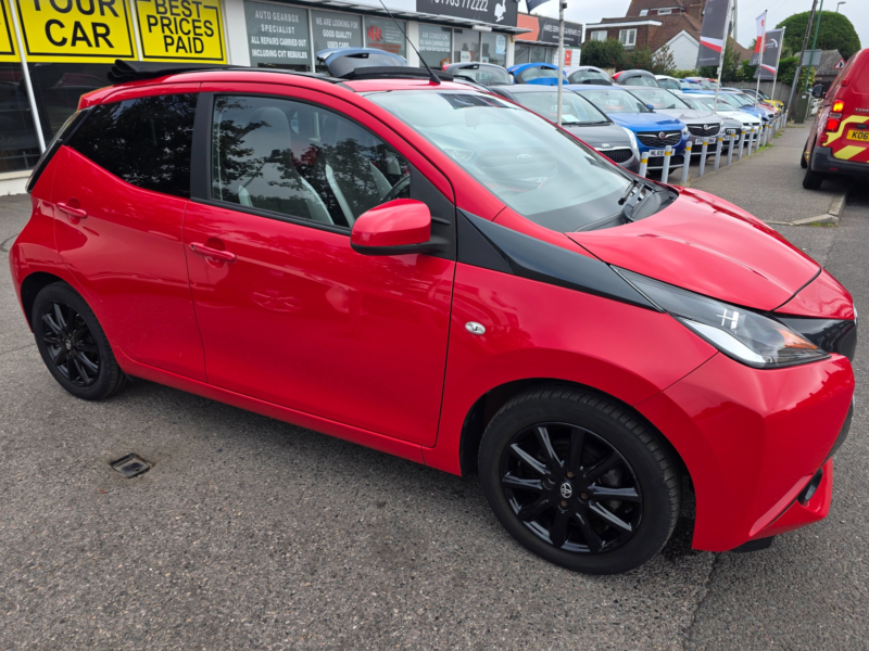 2017 Toyota Aygo 1.0 Vvt-I X-Style Hatchback 5dr Petrol X-Shift Euro 6 (68 Ps) in Red — image 1