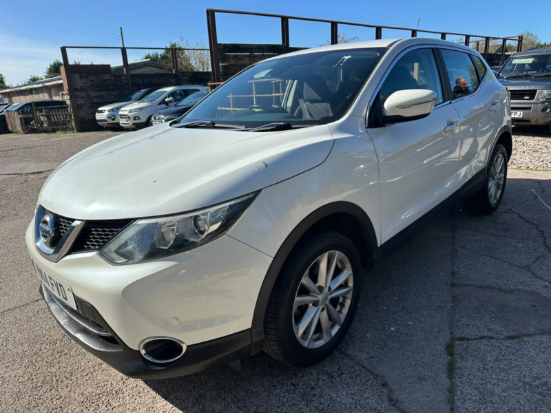 2014 Nissan Qashqai 1.2 Dig-T Acenta in White — image 1