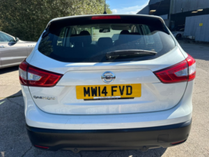 2014 Nissan Qashqai 1.2 Dig-T Acenta in White — image 3