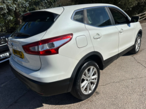 2014 Nissan Qashqai 1.2 Dig-T Acenta in White — image 5