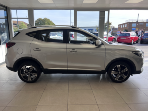 2020 MG MG Zs 1.0 T-Gdi Exclusive in Silver — image 4