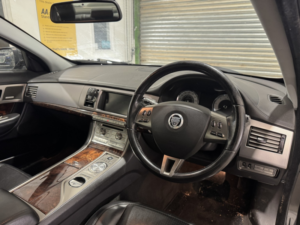 2010 Jaguar Xf 3.0 D V6 Premium Luxury in Grey — image 2