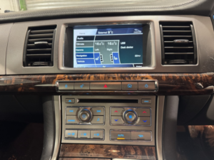 2010 Jaguar Xf 3.0 D V6 Premium Luxury in Grey — image 4