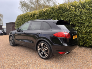 2013 Porsche Cayenne 3.0 H V6 S in Black — image 5