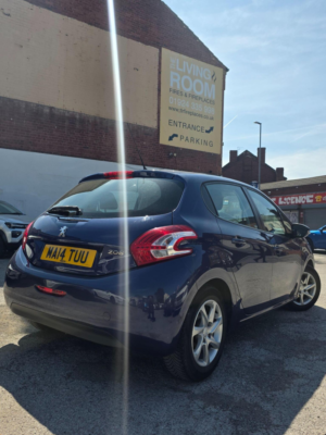2014 Peugeot 208 1.2 Vti Active Euro 5 5dr in Blue — image 6