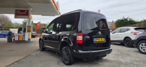 2016 Volkswagen Caddy Life 1.6 Tdi Cr in Black — image 4