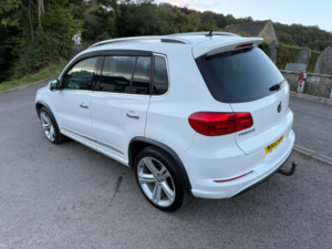 2013 Volkswagen Tiguan 2.0 Tdi Bluemotion Tech R-Line in White — image 6