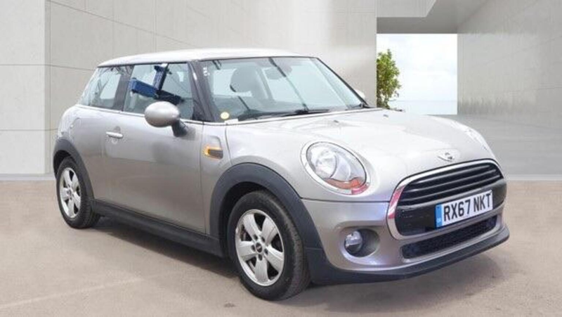 2017 MINI Hatch 1.5 Cooper Euro 6 (s/s) 3dr in Silver — image 1
