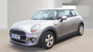 2017 MINI Hatch 1.5 Cooper Euro 6 (s/s) 3dr in Silver — image 4