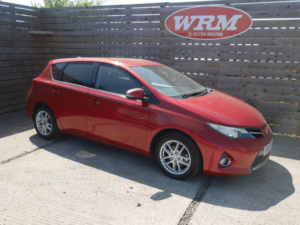 2014 Toyota Auris 1.33 Dual Vvt-I Icon Plus Hatchback 5dr Petrol Manual Euro 5 (s/s) (101 Ps) in Red — image 3