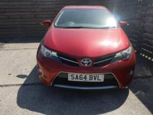 2014 Toyota Auris 1.33 Dual Vvt-I Icon Plus Hatchback 5dr Petrol Manual Euro 5 (s/s) (101 Ps) in Red — image 4