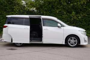 2010 Nissan Elgrand 2.5 Highway Star 5dr 7 Seats in White — image 3