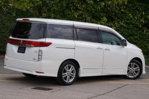 2010 Nissan Elgrand 2.5 Highway Star 5dr 7 Seats in White — image 4