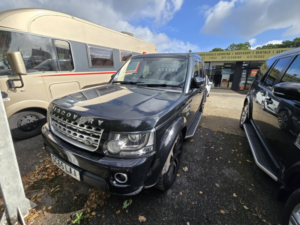 2016 Land Rover Discovery 4 3.0 Sd V6 Hse in Black — image 2