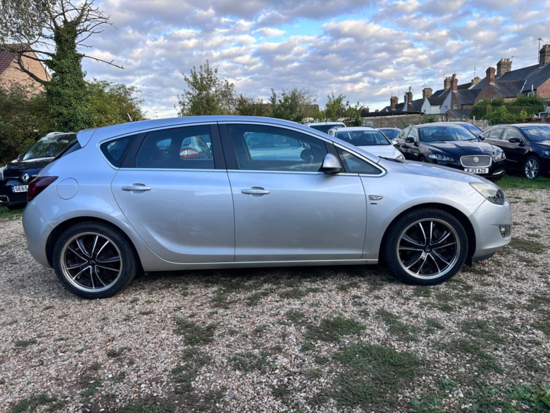2010 Vauxhall Astra 1.7 Cdti Sri in Silver — image 1