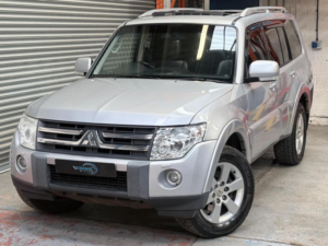 2009 Mitsubishi Shogun 3.2 Di-Dc Elegance Auto 4WD Euro 4 5dr Lwb in Silver — image 2