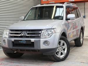 2009 Mitsubishi Shogun 3.2 Di-Dc Elegance Auto 4WD Euro 4 5dr Lwb in Silver — image 4