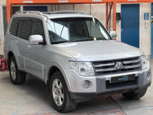 2009 Mitsubishi Shogun 3.2 Di-Dc Elegance Auto 4WD Euro 4 5dr Lwb in Silver — image 5