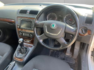 2012 Skoda Octavia 1.6 Tdi Elegance in White — image 6