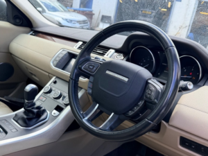 2016 Land Rover Range Rover Evoque Td4 Se in Red — image 2