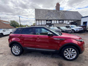 2016 Land Rover Range Rover Evoque Td4 Se in Red — image 3