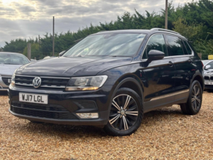 2017 Volkswagen Tiguan 2.0 Tdi Bluemotion Tech Se Navigation 4motion Euro 6 (s/s) 5dr in Black — image 4