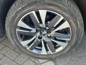 2018 Peugeot 2008 1.2 2008 Allure Premium 5dr in Grey — image 5