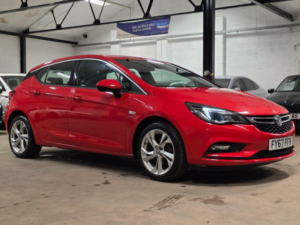 2017 Vauxhall Astra 1.4i Sri Nav Euro 6 5dr in Red — image 3