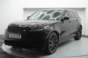 2019 Land Rover Range Rover Velar 3.0 D300 Se Auto 4WD Euro 6 (s/s) 5dr in Black — image 3