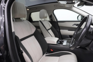 2019 Land Rover Range Rover Velar 3.0 D300 Se Auto 4WD Euro 6 (s/s) 5dr in Black — image 5