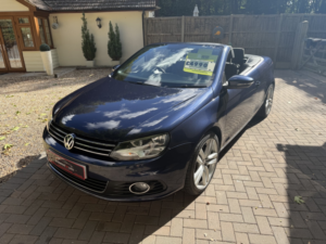 2013 Volkswagen Eos 2.0 Tdi Bluemotion Tech Sport Automatic in Blue — image 4