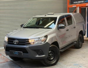 2020 Toyota Hilux 2.4 D-4d Active 4WD Euro 6 4dr (3.5t) in Silver — image 2