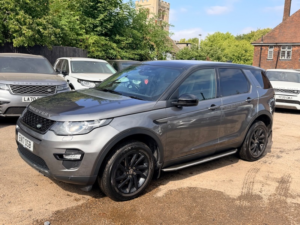 2017 Land Rover Discovery Sport Td4 Se Tech in Grey — image 5