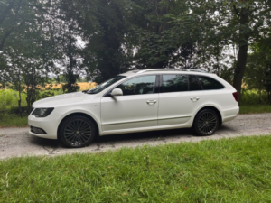 2014 Skoda Superb 2.0 Tdi Elegance in White — image 4