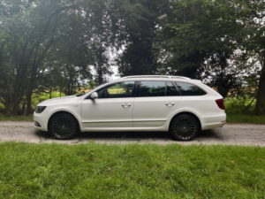 2014 Skoda Superb 2.0 Tdi Elegance in White — image 5