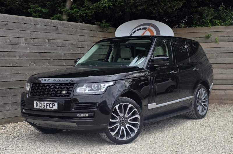 2015 Land Rover Range Rover 4.4 Sd V8 Vogue Se in Black — image 1