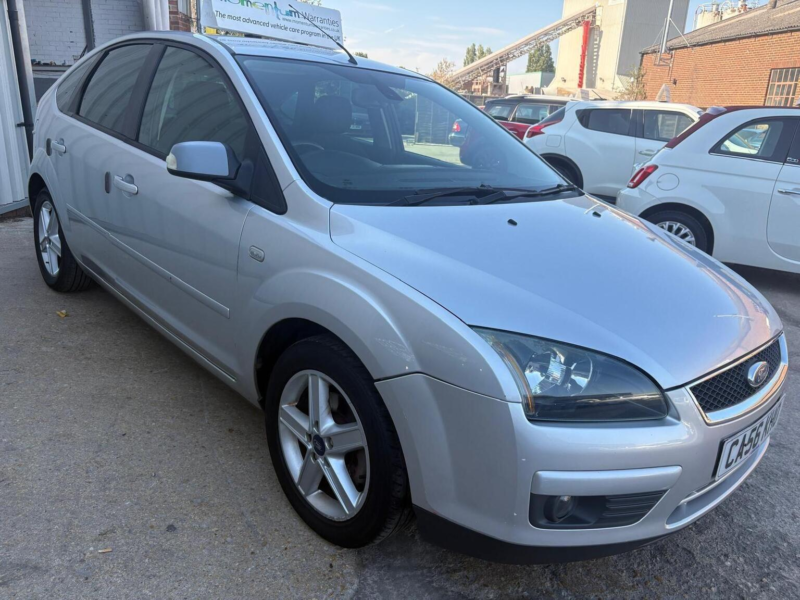 2007 Ford Focus 1.6 Titanium 5dr in Silver — image 1