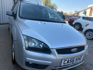 2007 Ford Focus 1.6 Titanium 5dr in Silver — image 2